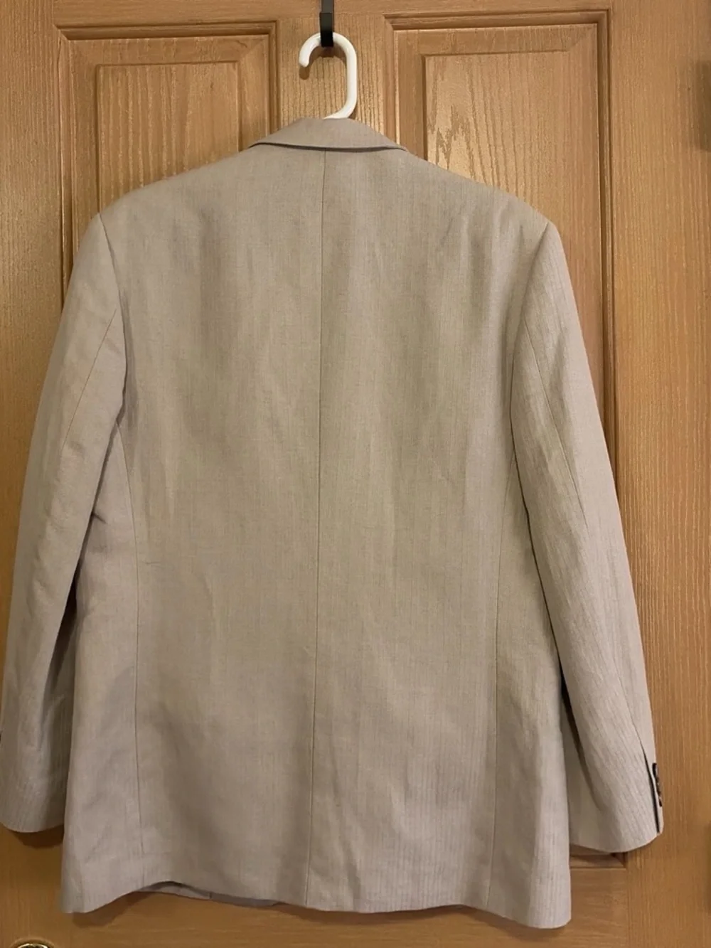 Claiborne Men's Tan Suit - Classic Single-Breasted Jacket and Pleated Pants